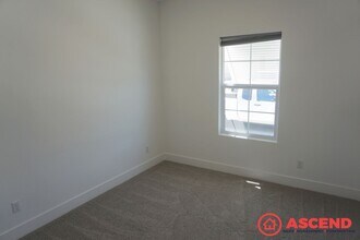 9718 Cotton Creek Dr in Shafter, CA - Building Photo - Building Photo