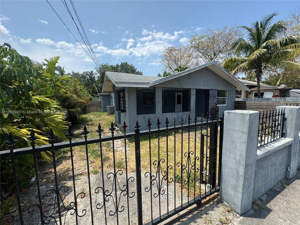 56 NW 60th St in Miami, FL - Building Photo