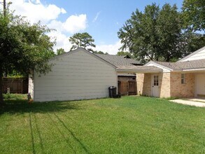 11815 Gardenglen Dr in Houston, TX - Building Photo - Building Photo