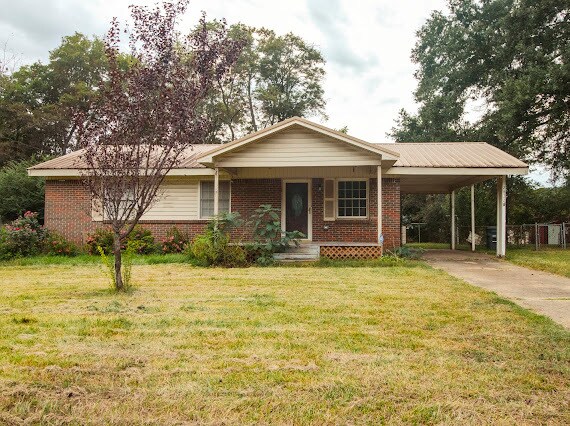 2822 Brooklane Dr in Hueytown, AL - Building Photo