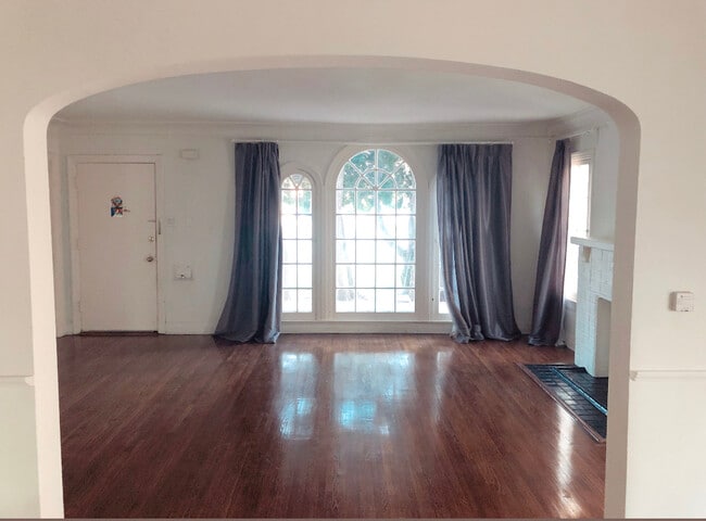 property at 1076 S Redondo Blvd
