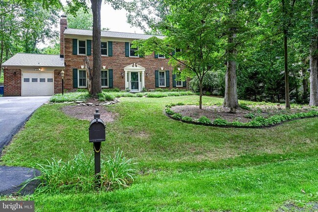 12127 Holly Knoll Cir in Great Falls, VA - Building Photo - Building Photo