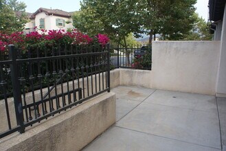 202 Via Antonio in Thousand Oaks, CA - Building Photo - Building Photo
