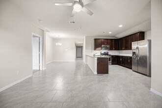 8014 Ecru Ln in Rosharon, TX - Building Photo - Building Photo