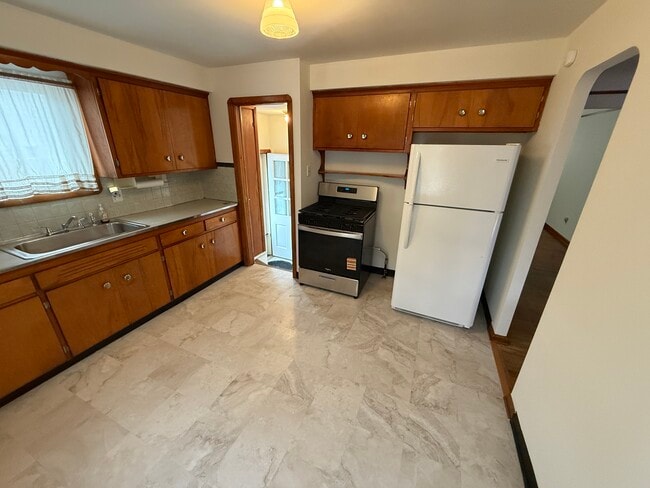 4820 Green Rd in Warrensville Heights, OH - Foto de edificio - Building Photo