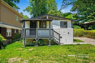 1735 Alvarado Terrace SW in Atlanta, GA - Building Photo