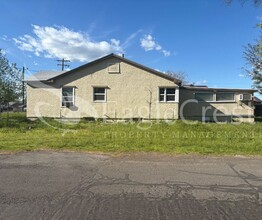 713 Sprague St in Walla Walla, WA - Foto de edificio - Building Photo