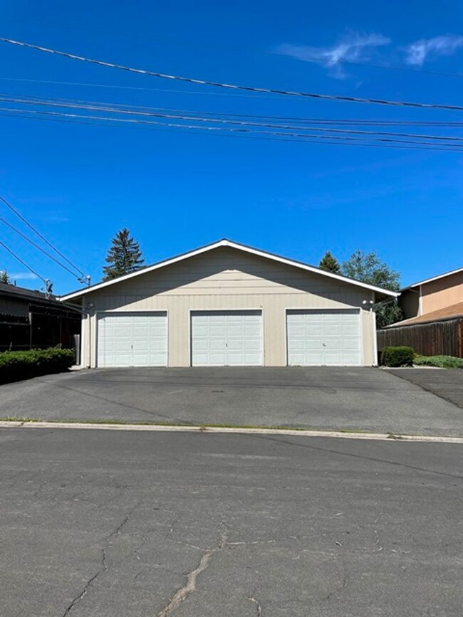 1714 Lakeview Ave in Klamath Falls, OR - Building Photo - Building Photo