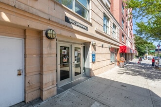 Hudson 192 in New York, NY - Foto de edificio - Building Photo