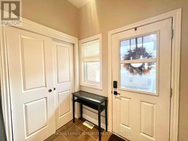 518 Paine Ave in Ottawa, ON - Building Photo - Building Photo