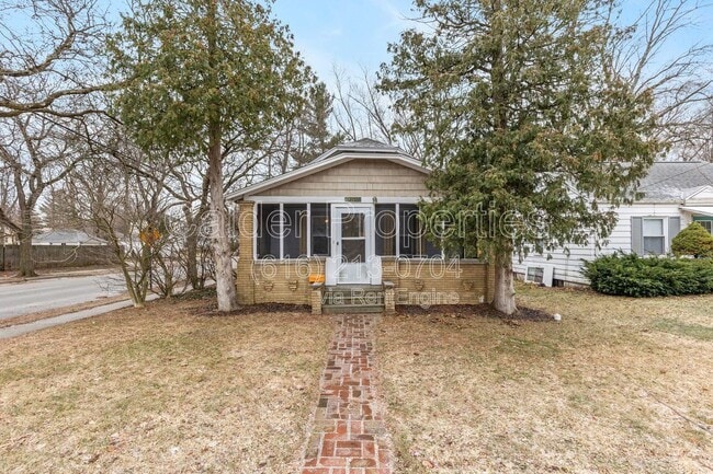 property at 950 Merritt St SE