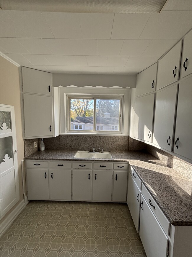 1110 Orlando Pl in High Point, NC - Building Photo - Building Photo