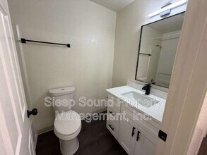 2831 SW Dolph Ct in Portland, OR - Building Photo - Building Photo