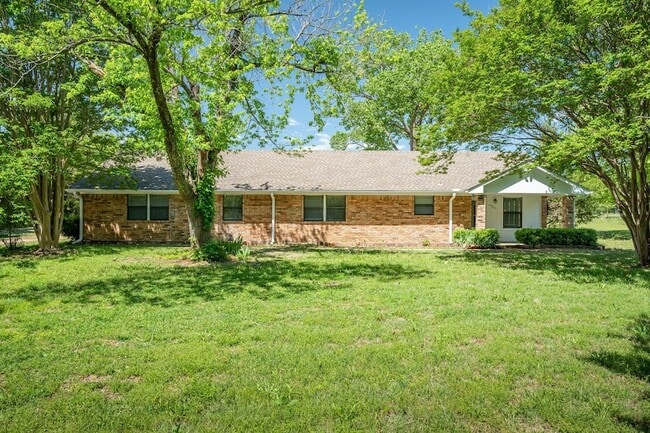 property at 1905 Shady Ln