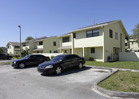 Town Park in Miami, FL - Foto de edificio - Building Photo