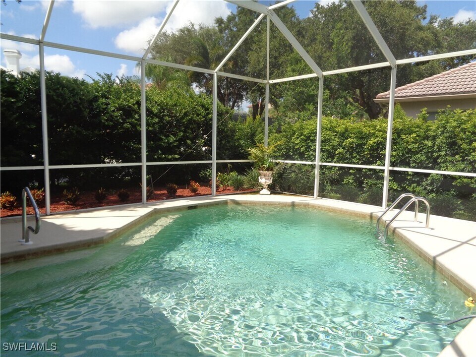 5841 Jameson Dr in Naples, FL - Building Photo