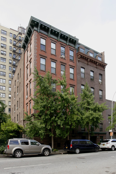 454 W 35th St in New York, NY - Building Photo