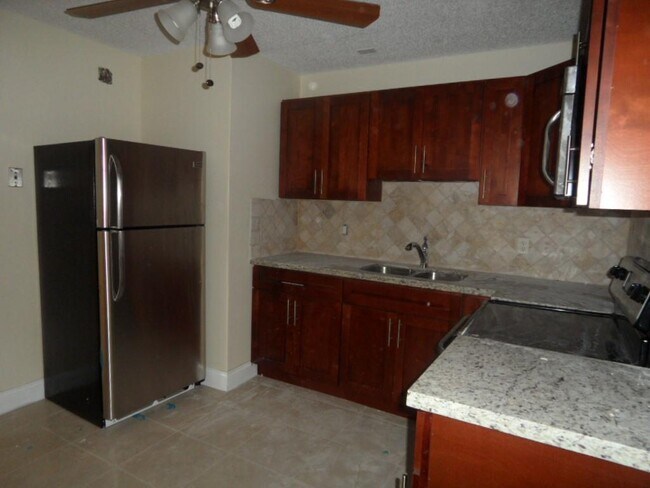 2724 SW 46th St, Unit 2 in Fort Lauderdale, FL - Foto de edificio - Building Photo