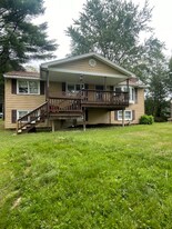 21 Freedom Ln in Topsham, ME - Building Photo