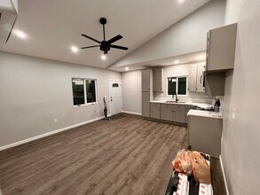 1752 W 82nd St, Unit 1750 w 82nd in Los Angeles, CA - Building Photo - Building Photo