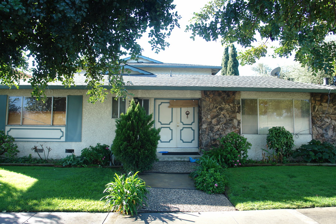 3808 Moorpark Ave in San Jose, CA - Foto de edificio