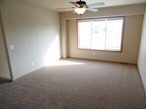 1713 Torrey Pines Dr in Brookings, SD - Building Photo - Building Photo