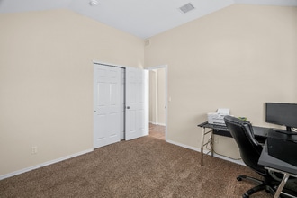 13833 Sky Harbor Ave in El Paso, TX - Foto de edificio - Building Photo