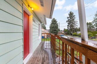 9227 Evanston Ave N in Seattle, WA - Building Photo - Building Photo