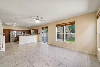 16946 SW 90th Terrace in Miami, FL - Foto de edificio - Building Photo