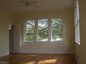 2120 College St in Jacksonville, FL - Foto de edificio - Building Photo