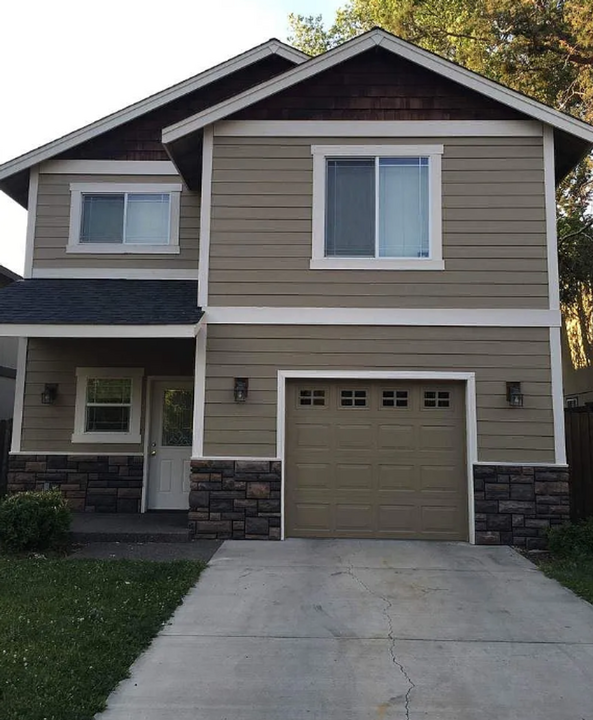 162 SE McKinley Ave in Bend, OR - Building Photo