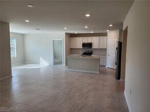 10856 Firebush Cir in North Fort Myers, FL - Building Photo - Building Photo