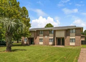 Tyndall Pointe Luxury Townhomes in Panama City, FL - Foto de edificio - Building Photo