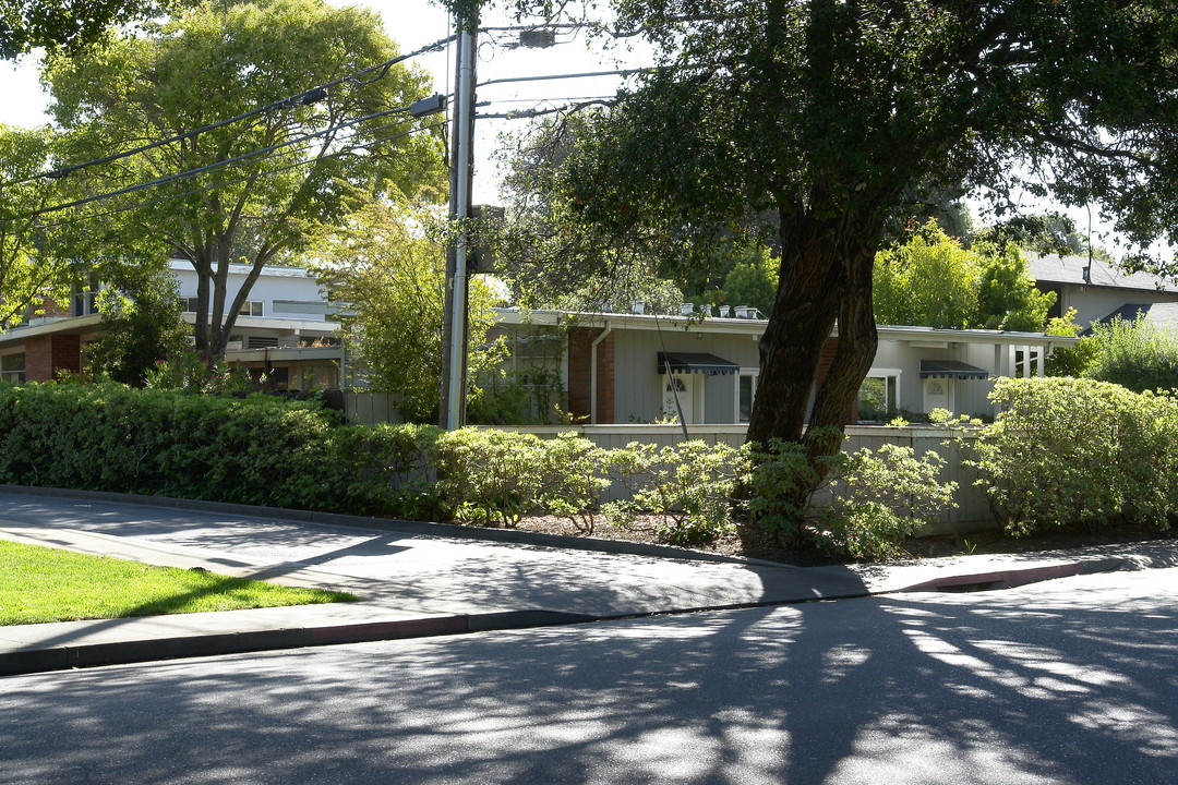 450-460 Laurel St in Menlo Park, CA - Building Photo