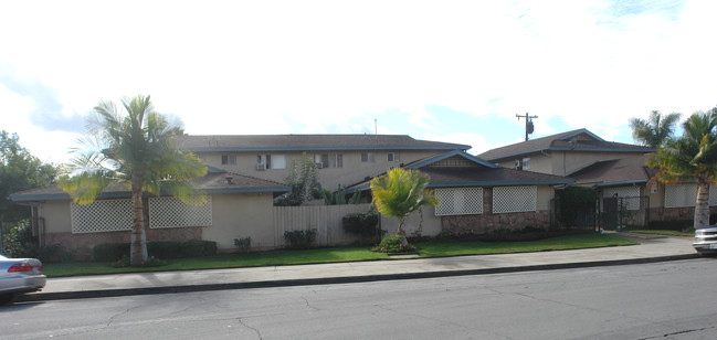 664 Italia St in Covina, CA - Foto de edificio - Building Photo