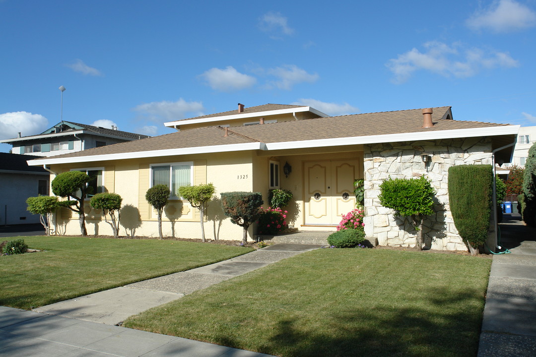 1325 Castlemont Ave in San Jose, CA - Building Photo