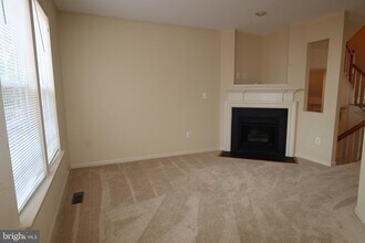 46180 Chester Terrace in Sterling, VA - Building Photo - Building Photo