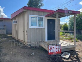 421 W Westfield Ave in Porterville, CA - Building Photo