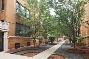 728 W Barry Ave in Chicago, IL - Building Photo