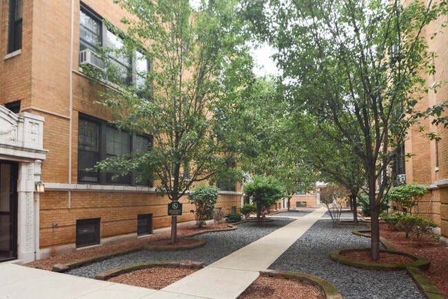 property at 728 W Barry Ave