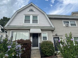 113 E Main St in Lansdale, PA - Building Photo