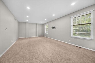 108 Holly Ct in Wheeling, IL - Building Photo - Building Photo