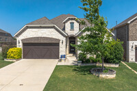 Castle Hills Northpointe in Lewisville, TX - Foto de edificio - Building Photo