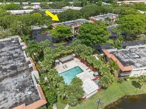 412 Lakeview Dr in Weston, FL - Building Photo - Building Photo