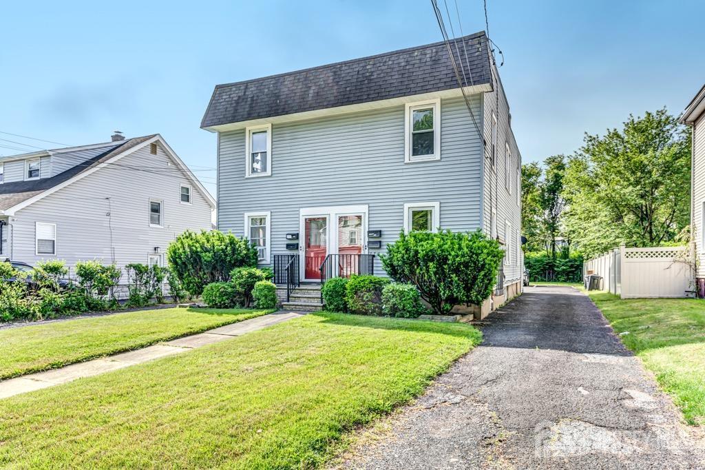 124 Runyon Ave in Middlesex, NJ - Building Photo