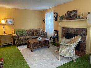 30 Belmont Ave, Unit #2 in Keene, NH - Foto de edificio - Building Photo