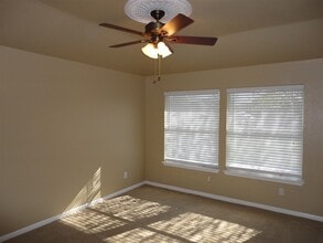 911 Kirtomy Loop in Pflugerville, TX - Building Photo - Building Photo