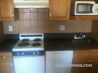 1110 Commonwealth Ave, Unit 514 in Boston, MA - Foto de edificio - Building Photo