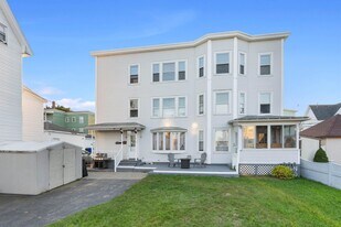 462 Dubuque St in Manchester, NH - Building Photo