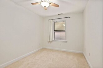 327 Centre St, Unit 203 in Boston, MA - Building Photo - Building Photo